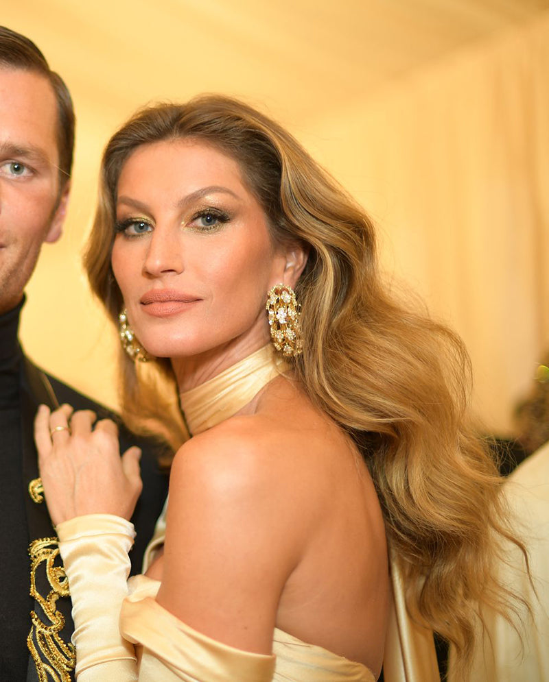Gisele Bündchen at the 2018 Met Gala rocking Viva La Blondes favourite hairstyles from the night 